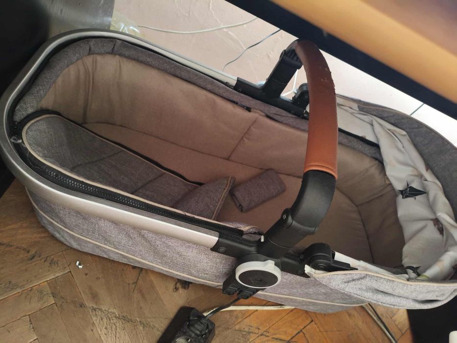 Продавам бебешка количка