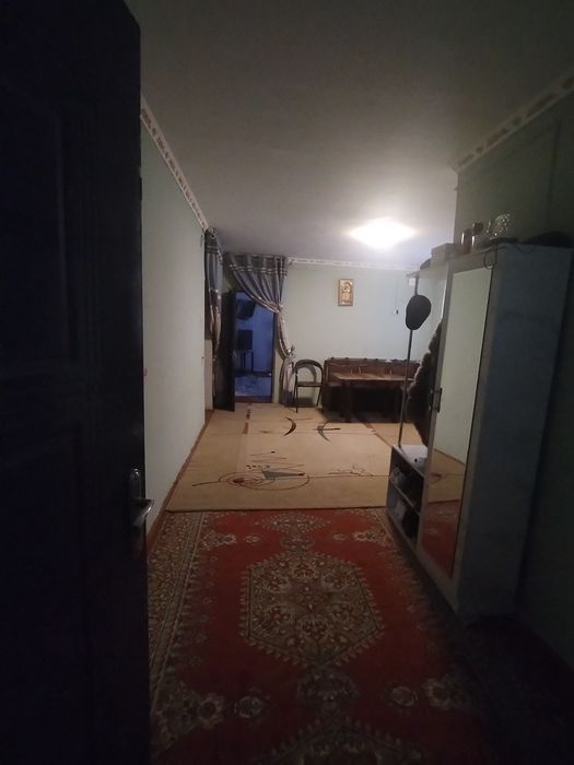 Hovlili Uy sotiladi 8 sotix.