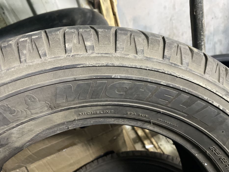 Продам резину 235/65/17