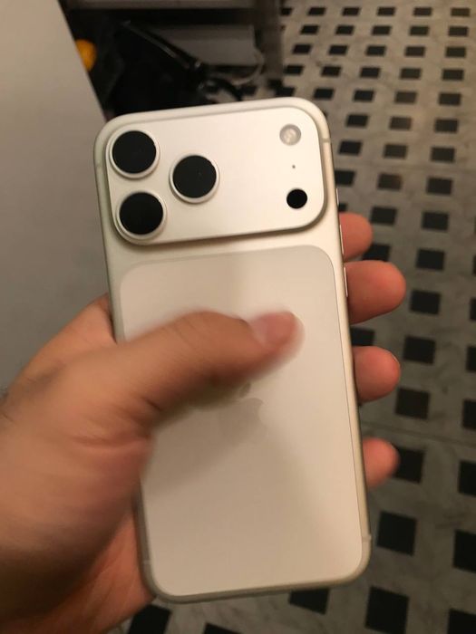 Срочно! iPhone 17 Pro Max новый, на гарантии!