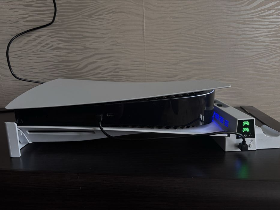 Playstation 5 с двумя джостиками