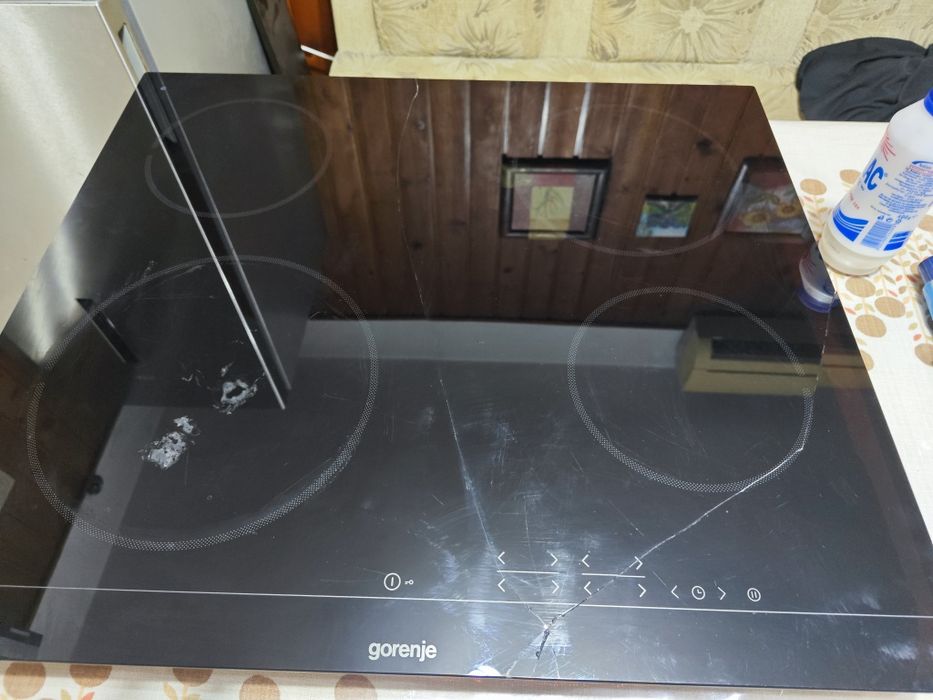Електро керамичен плот Gorenje, спукан.