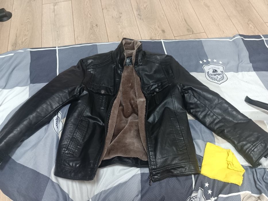 Продам куртку 10 000