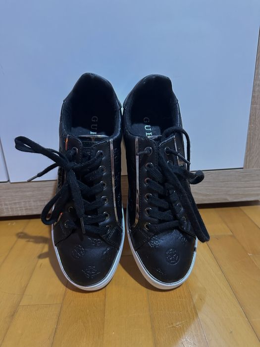 Оригинални обувки Guess – номер 38