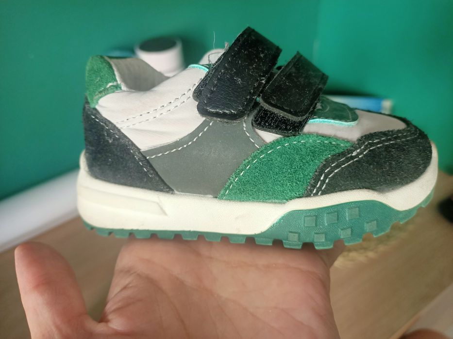 Кроссовки детские