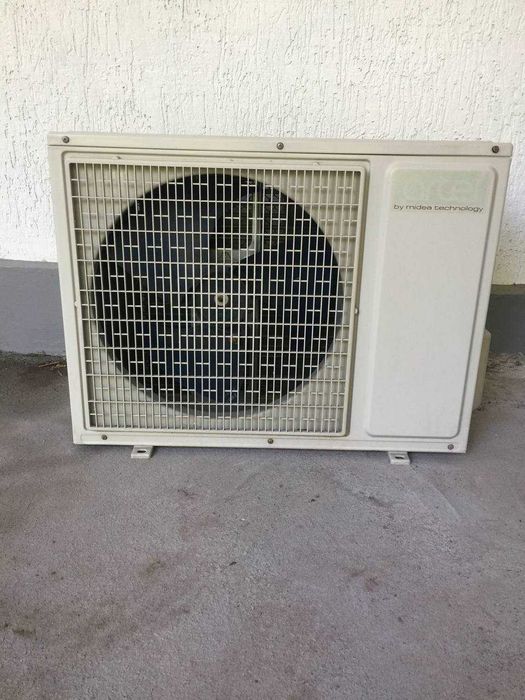 Инверторный бытовой  кондиционер Artel -12 ,состояние рабочее