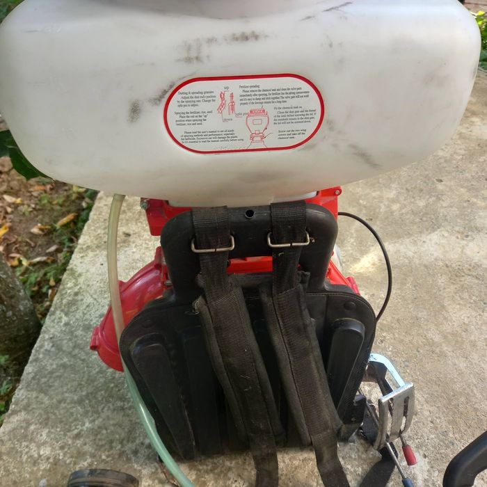 Бензинова гръбна пръскачка