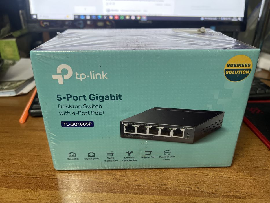 Коммутатор TP link TL-SG1005P новый