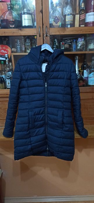 дамско яке Anti Blue р-р М-35 лв; дамски суитчър Russell р-р М-18 лв.