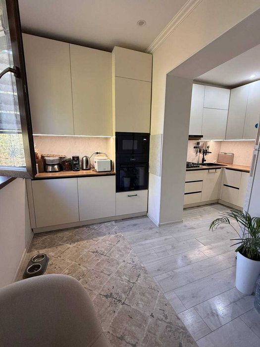 4-комнатная квартира 82 м², Ц-5, Монумент Мужеств, вторичка