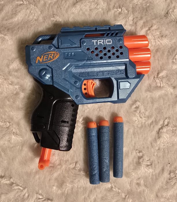 Vand pistoale Nerf