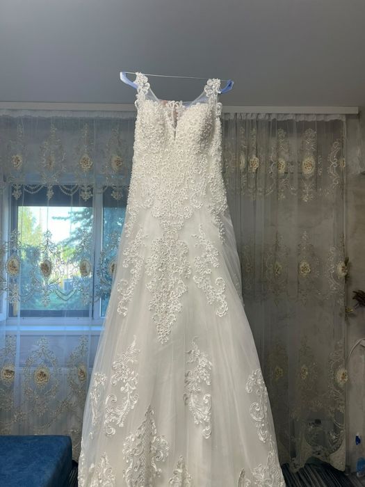 Rochie de mireasa marimea M - aplicatii cusute manual