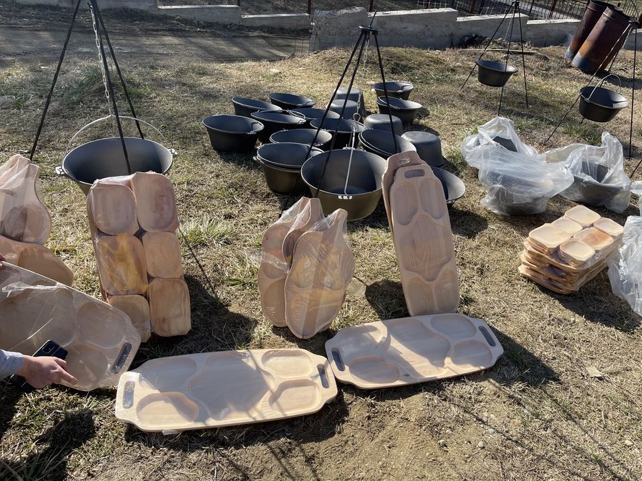 Ceaun din fonta cu trepied inclus , diverse mărimi