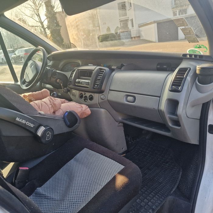 Renault.  Trafic