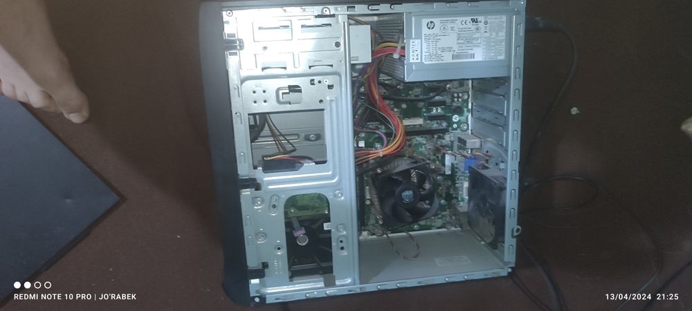 Kamputer stolni sotiladi