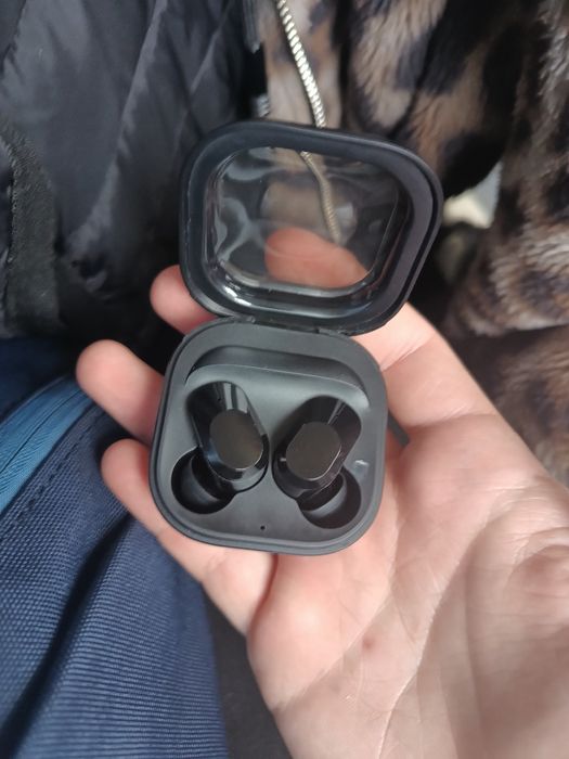 Căști wireless folosite o singură dată