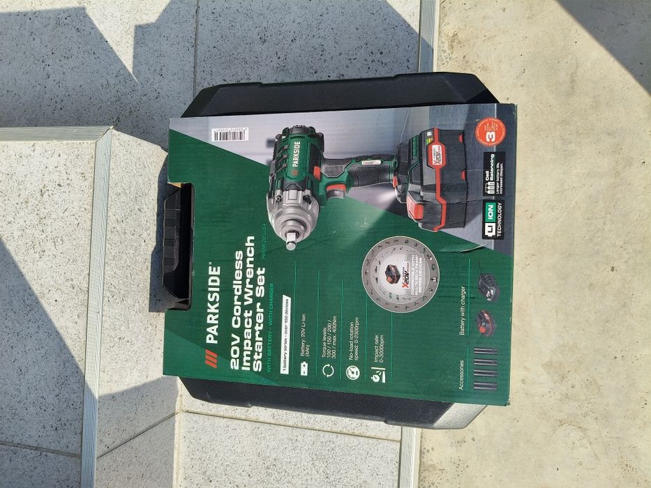 Cheie de impact parkside set  pe acumulator 4 Ah 20v și încărcător scule