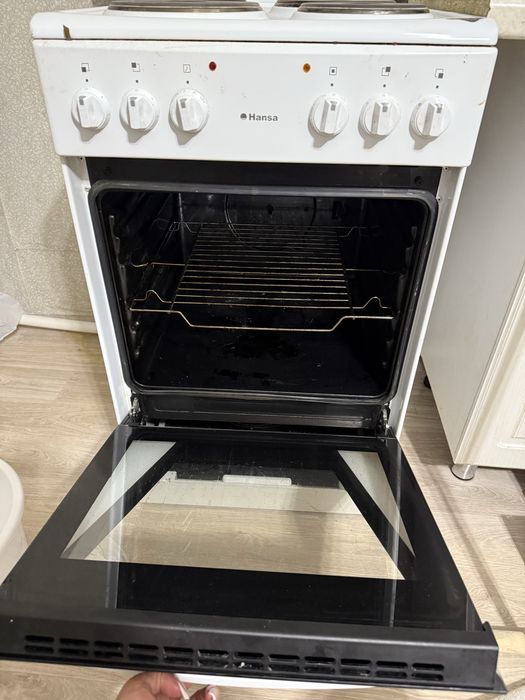 Электроплита hansa в рабочем состоянии