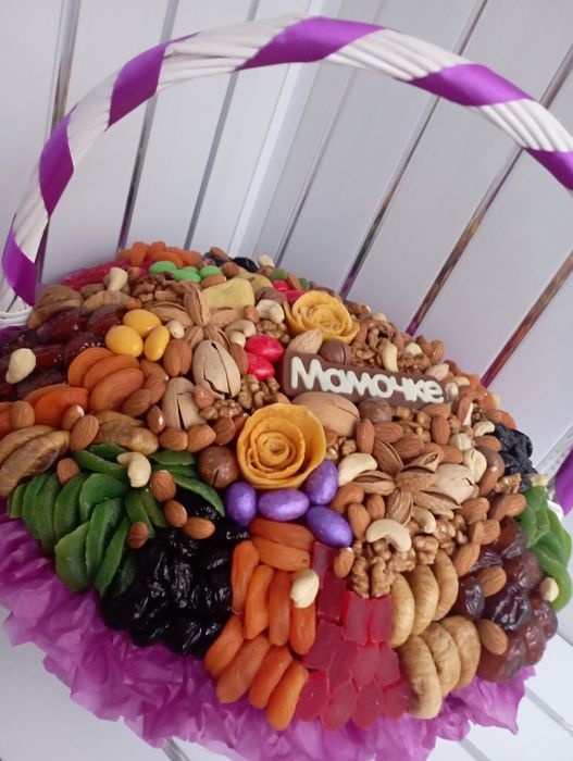 Корзины с сухофруктами