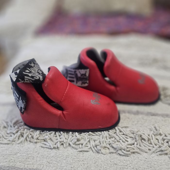 Продается шлем, перчатки, футы для таеквондо