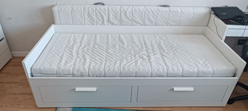 Продам кровать Икеа бримнэс