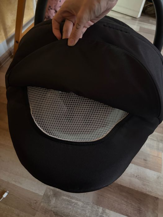 Scoica cu talpa de isofix