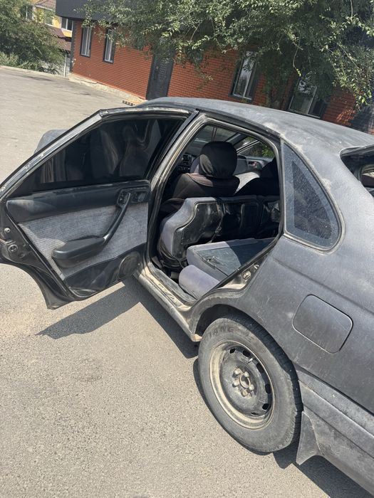 Тайота карине е