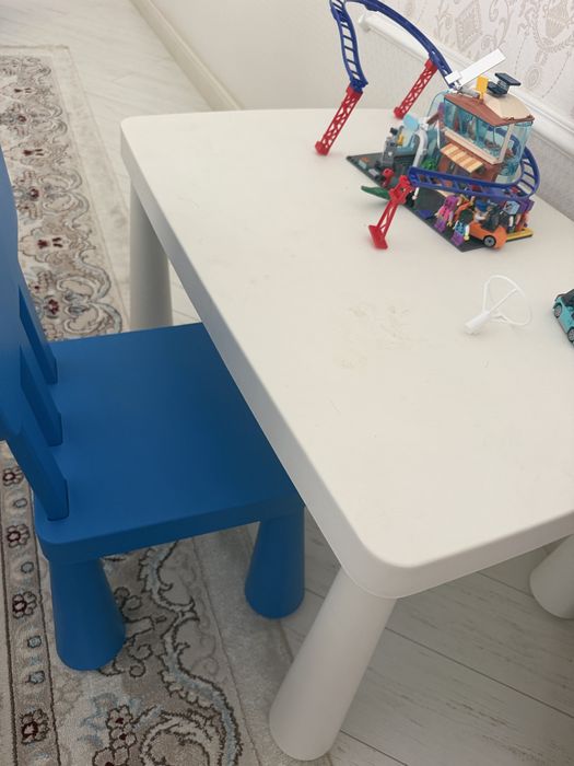 Стол и стул детский Ikea