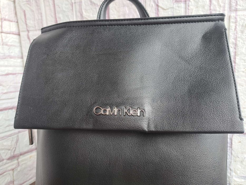 дамска раница,Calvin Klein черна чанта