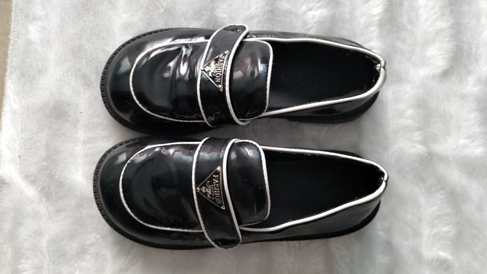 Продам обувь для девочки