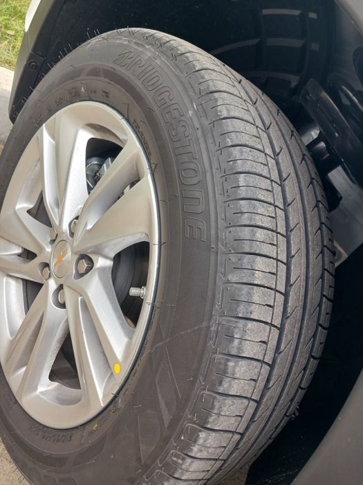 Treckor 2 diska baloni bilan R16 215/60/16