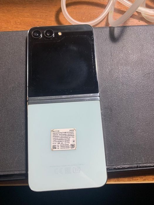 Galaxy Z Flip5  продам.