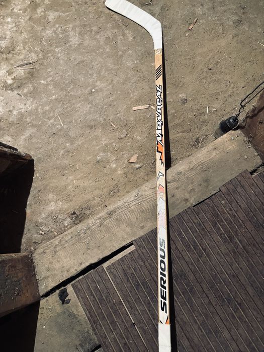 Продам клюшку хоккейную