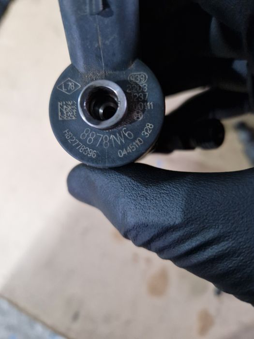 Injectoare Renault Megan 3 1.9 cod 0445110328