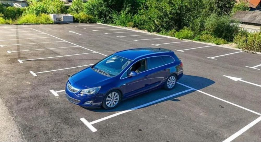 Opel Astra J Sport Tourer 2011