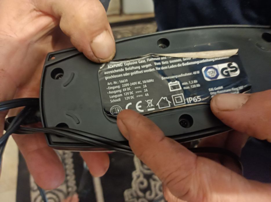 Vând  redresor de încărcat bateri