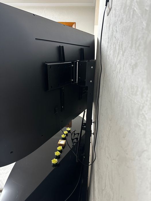 Продам тумбу под телевизор