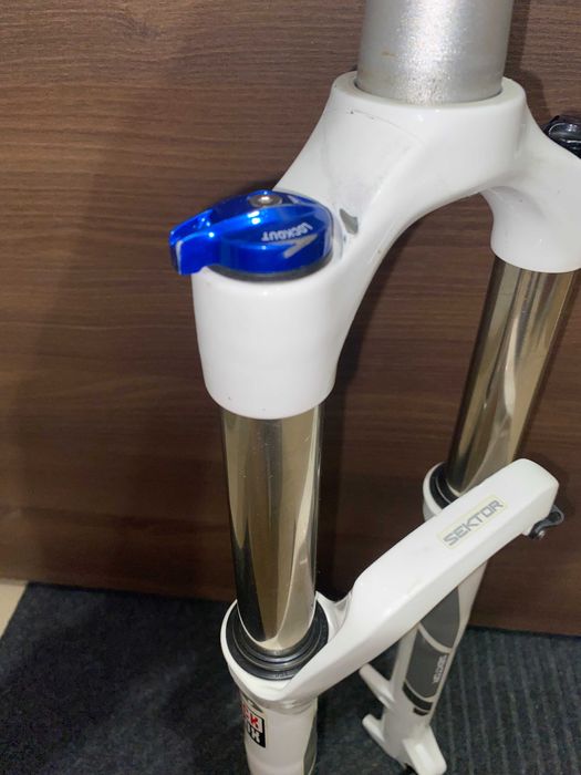 Вилка за велосипед RockShox Sektor Tk Silver 130мм / 27.5" / 15х100мм