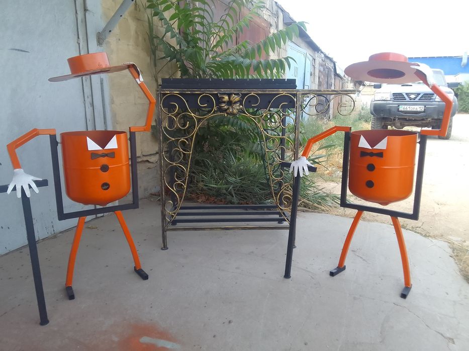 Декоротивная урна для мусора.