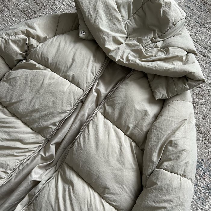 Длинный пуховик бежевый