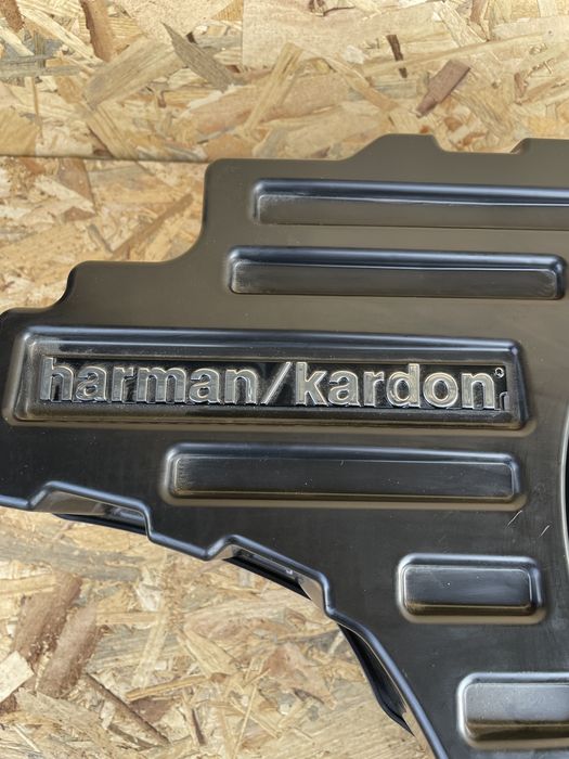 Субуфер колона Jeep Grand Cherokee WK2 2014+harman kardon