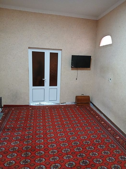 2.20 sotixli hovli sotiladi. Eski shahar Ark qo'rg'oni orqasida.