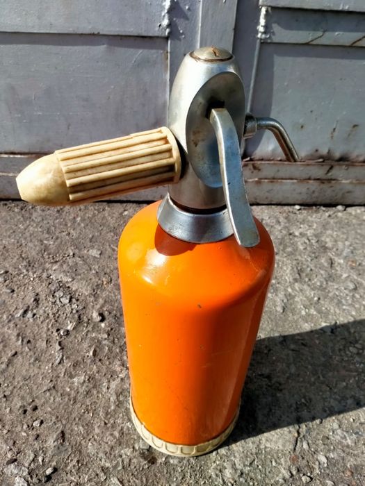 Сифон для газированных напитков.