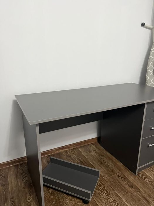 Рабочий стол в сером цвете