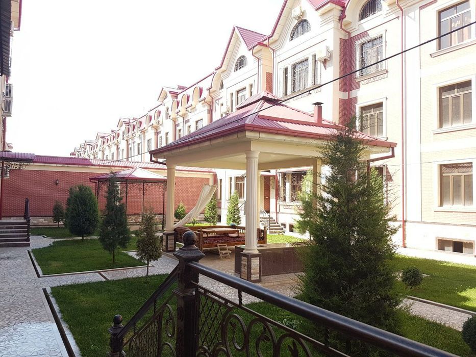 Продаётся трёхкомнатная квартира в банковском доме.