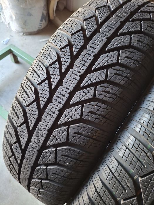 2 Anvelope de iarnă  205 65 r16 Semperit