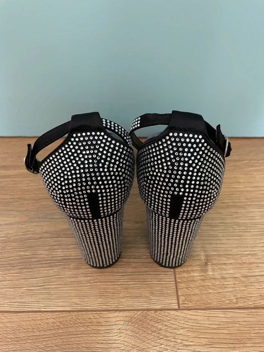 Sandale cu toc gros si strasuri 38