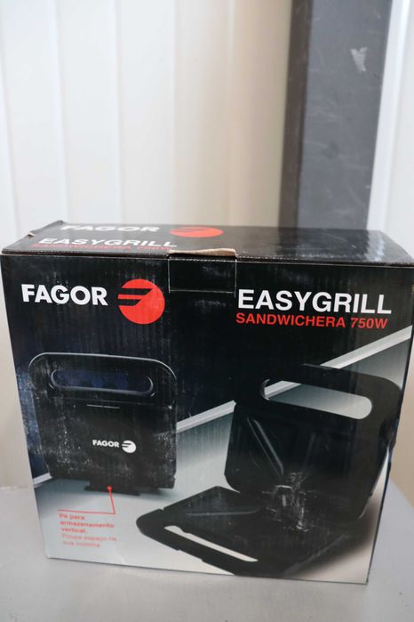 Сандвич грил Fagor 750W – Подвижни плочи, незалепващо покритие