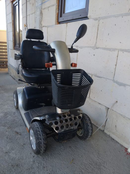 Scooter electric pentru persoane cu dizabilitati sau  persoane in vars