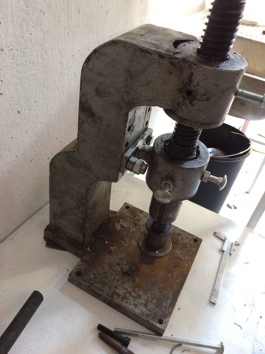 Lampa iluminat, presa injectie tocator mase plastice, moara, carotiera